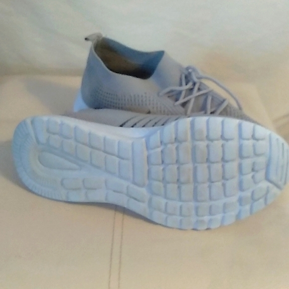 2 pairs of women's sz 39 open weave tennis shoes. One gray, one black - Picture 2 of 4